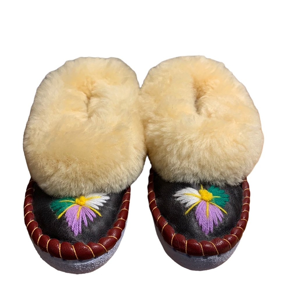 Sheep skin slippers size 36 / 6